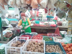 Harga Beli Tinggi, Pedagang Tak Berani Jualan Jengkol