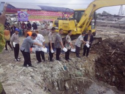 5 Ton Ikan Semar Berformalin di Muara Baru Dimusnahkan