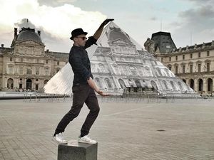 Trik Street Artist JR Hilangkan Louvre dalam Sekejap! Trik Street Artist JR Hilangkan Louvre dalam Sekejap!