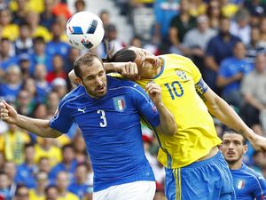 Sebut Swedia Lengah, Ibra Juga Komentari Duelnya dengan Chiellini