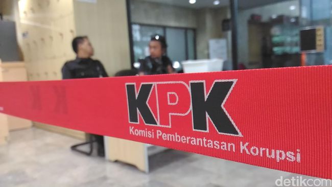 Berita KPK Periksa 21 Saksi Kasus Korupsi Gubernur Kepri di Polresta Barelang Kamis 18 April 2024