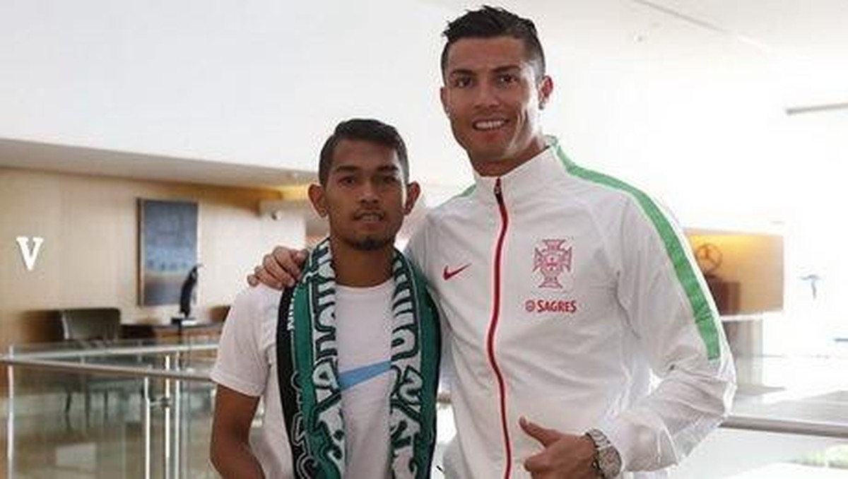 Martunis, anak angkat Cristiano Ronaldo, telah menggelar lamaran. (Foto: Twitter: Sporting)