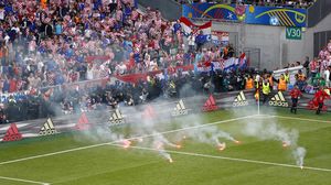 Lemparan Flare Warnai Duel Ceko vs Kroasia