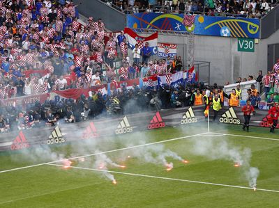 Lemparan Flare Warnai Duel Ceko vs Kroasia