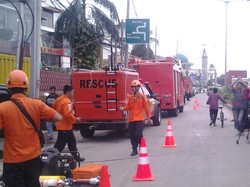 Evakuasi Dua Korban Bangunan Roboh, Dishub Tutup Jl Gedong Panjang Jakut