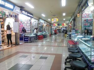 Misteri di Balik Fenomena Mal Sepi