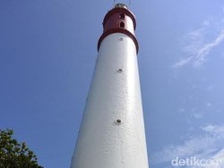 Menapaki Mercusuar Legendaris di Pantai Tanjung Kalian, Bangka