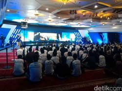 Ratusan Karyawan BRI Nobar Peluncuran BRIsat di Kantor Pusat
