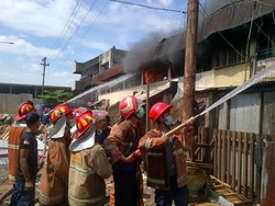 Kebakaran Terjadi di Pasar Kanjengan Semarang