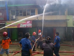 Api Masih Berkobar di Pasar Kanjengan Semarang, 11 Kios Hangus