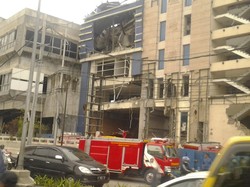 Satu Korban Selamat Bangunan Roboh di Jakut Berhasil Dievakuasi