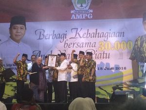 Buka Puasa dengan 26 Ribu Anak Yatim, Novanto Bagi-bagi Sepeda