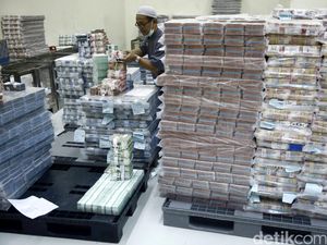 Uang Kas Pemda Mengendap di Bank Rp 85 Triliun Uang Kas Pemda Mengendap di Bank Rp 85 Triliun