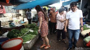 Wagub Djarot Blusukan ke Pasar Petak Sembilan