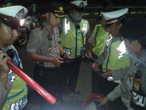 Gelar Razia di Kebayoran Lama, Polisi Amankan Airsoft Gun dan Kunci T Gelar Razia di Kebayoran Lama, Polisi Amankan Airsoft Gun dan Kunci T