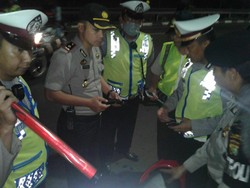 Gelar Razia di Kebayoran Lama, Polisi Amankan Airsoft Gun dan Kunci T