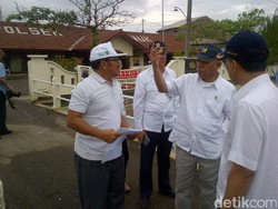 Menteri Basuki Pantau Rob di Pantura Semarang, Ini Langkah Penanganannya