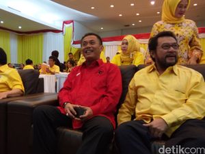 Fayakhun dan Taufan Rotorasiko Bersaing untuk Tentukan Dukungan Golkar ke Ahok Fayakhun dan Taufan Rotorasiko Bersaing untuk Tentukan Dukungan Golkar ke Ahok