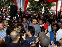 Ahok: Anak-anak yang Demo di Penjaringan Jangan-jangan Pegang KJP