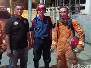 Begini Cerita Heroik Petugas Selamatkan Korban Gedung Roboh di Jakarta Utara