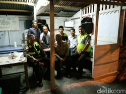 Polres Kampar Gelar Patroli Sambil Bangunkan Warga Sahur