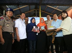 Berikan 2 Kapal untuk Anak Nelayan, Rizal Ramli: Supaya Semangat ke Sekolah Berikan 2 Kapal untuk Anak Nelayan, Rizal Ramli: Supaya Semangat ke Sekolah