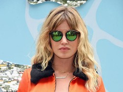 Georgia May Jagger Hobi Angkat-angkat Koper Sebagai Pengganti Fitnes