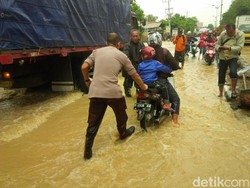 Sungai Blorong Kendal Meluap, Pantura Lumpuh