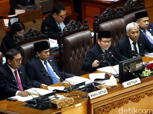 Pimpinan DPR Jadi 6 Orang, Bagaimana Atur Kursinya di Paripurna? Pimpinan DPR Jadi 6 Orang, Bagaimana Atur Kursinya di Paripurna?