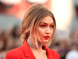 Gigi Hadid Latihan Tinju Menggunakan High Heels