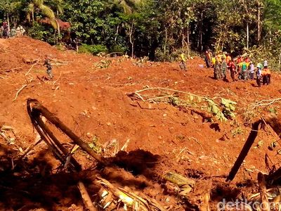 Tim SAR Cari Korban Longsor di Purworejo