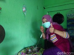 Cerita Desy Perempuan Berjilbab yang Rawat Anjing: Saya Pernah Digigit dan Demam