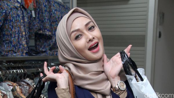 Mengintip Terry Putri Belanja Baju Lebaran