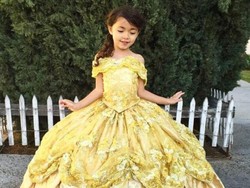 Setiap ke Disneyland, Ayah Kreatif Ini Buatkan Kostum Keren untuk Anaknya