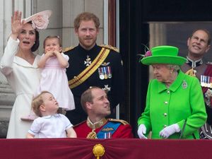 Video Ini Perlihatkan Momen Langka Pangeran William Dimarahi Ratu Inggris