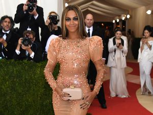 Cerita Beyonce Saat Pakai Gaun Pengantin Rancangan Ibu Tercinta