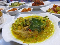 Bunga Pepaya: Cakalang Fufu dan Sayur Ganemo yang Pedas Gurih Enak