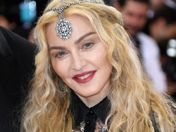 Madonna Promosi Produk Kecantikan, Masker Mengandung Magnet