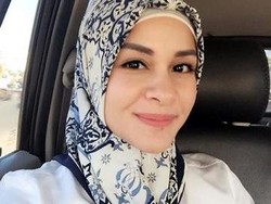 Foto: Cantiknya Priska Paramita, Istri Bupati Gowa dengan Hijab yang Simpel