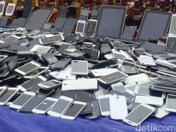 Ditjen Bea Cukai Musnahkan Puluhan Ribu Miras dan Ribuan Ponsel Ilegal