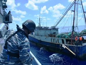 Coast Guard China Sempat Memprovokasi Saat TNI AL Tangkap Kapal Pencuri Ikan