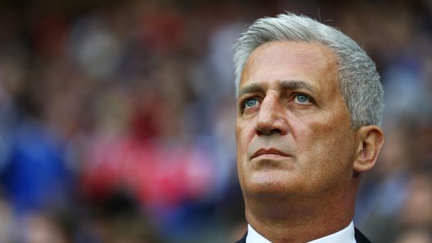 LILLE, FRANCE - JUNE 19:  Vladimir Petkovic looks on prior to the UEFA EURO 2016 Group A match between Switzerland and France at Stade Pierre-Mauroy on June 19, 2016 in Lille, France.  (Photo by Paul Gilham/Getty Images)