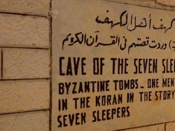 Ngabuburit ke Gua Ashabul Kahfi di Yordania, Menelusuri Jejak 7 Pemuda Beriman