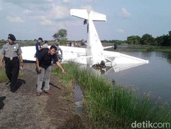 Pesawat Latih yang Jatuh Menancap di Tambak Sempat Mati Mesin di Udara