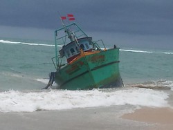 Kapal Warga Etnis Tamil yang Terdampar di Aceh Oleng, Miring 45 Derajat