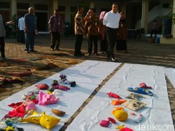 Mendikbud Anies Tinjau Sekolah yang Terdampak Banjir di Solo