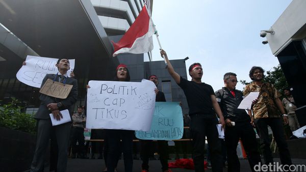 Demo Tolak RUU Pengampunan Pajak di KPK
