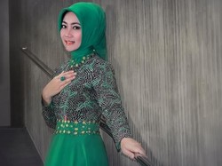 Foto: Gaya Hijab Simpel Istri Walikota Bandung Ridwan Kamil, Atalia Praratya