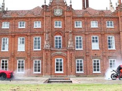 Tarik Tambang Ferrari LaFerrari Vs KTM 1290 SuperDuke R