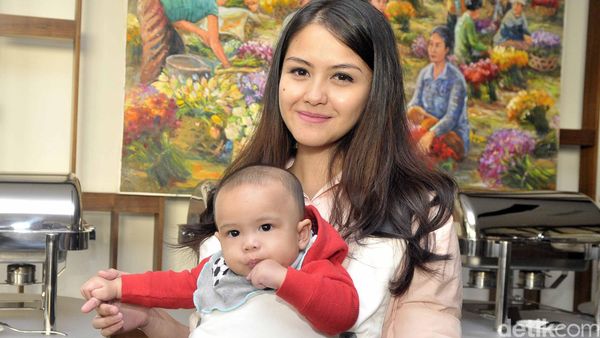 Revalina S Temat dan Buah Hati, Putra Risty-Stuart Menggemaskan